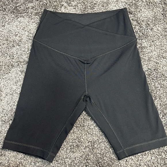 Victoria’s Secret on point live stretch black biker shorts women’s size S or M? - Picture 1 of 10